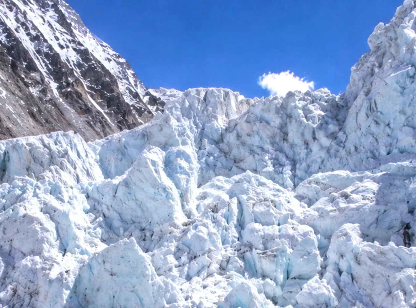 The Ice Blockage on Khumbu Icefall has been Cleared