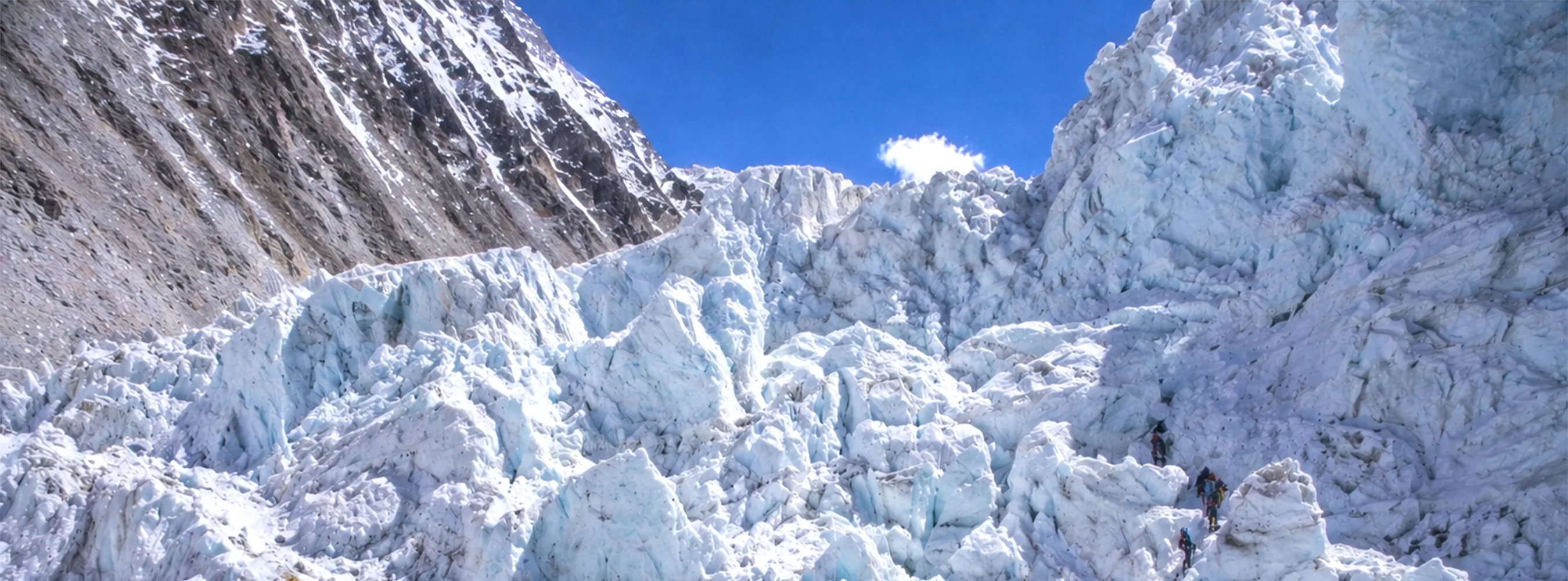 The Ice Blockage on Khumbu Icefall has been Cleared