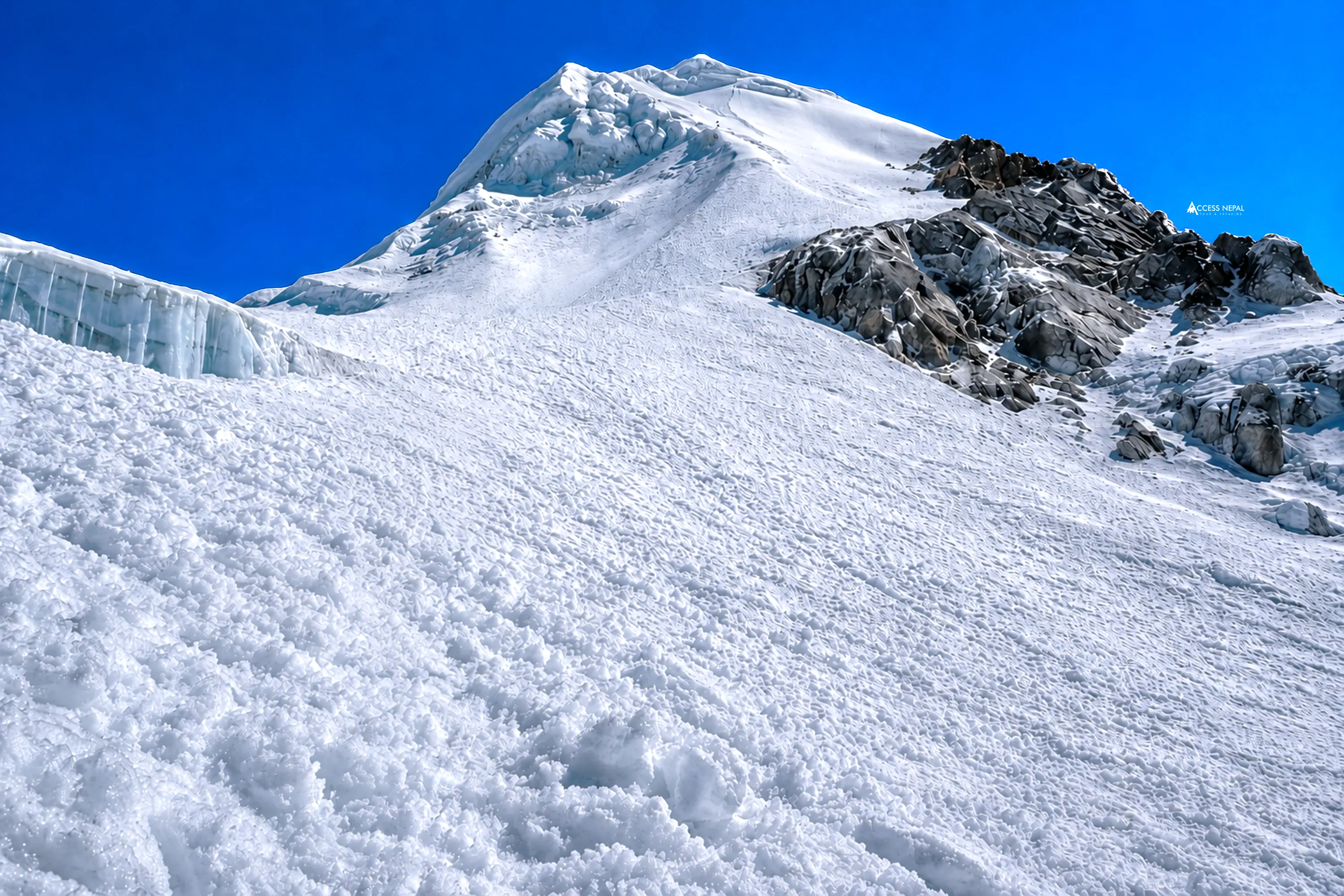 Best Time to Visit Lobuche East Peak